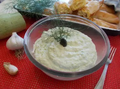 Разядка от тиквички, сирене и орехи